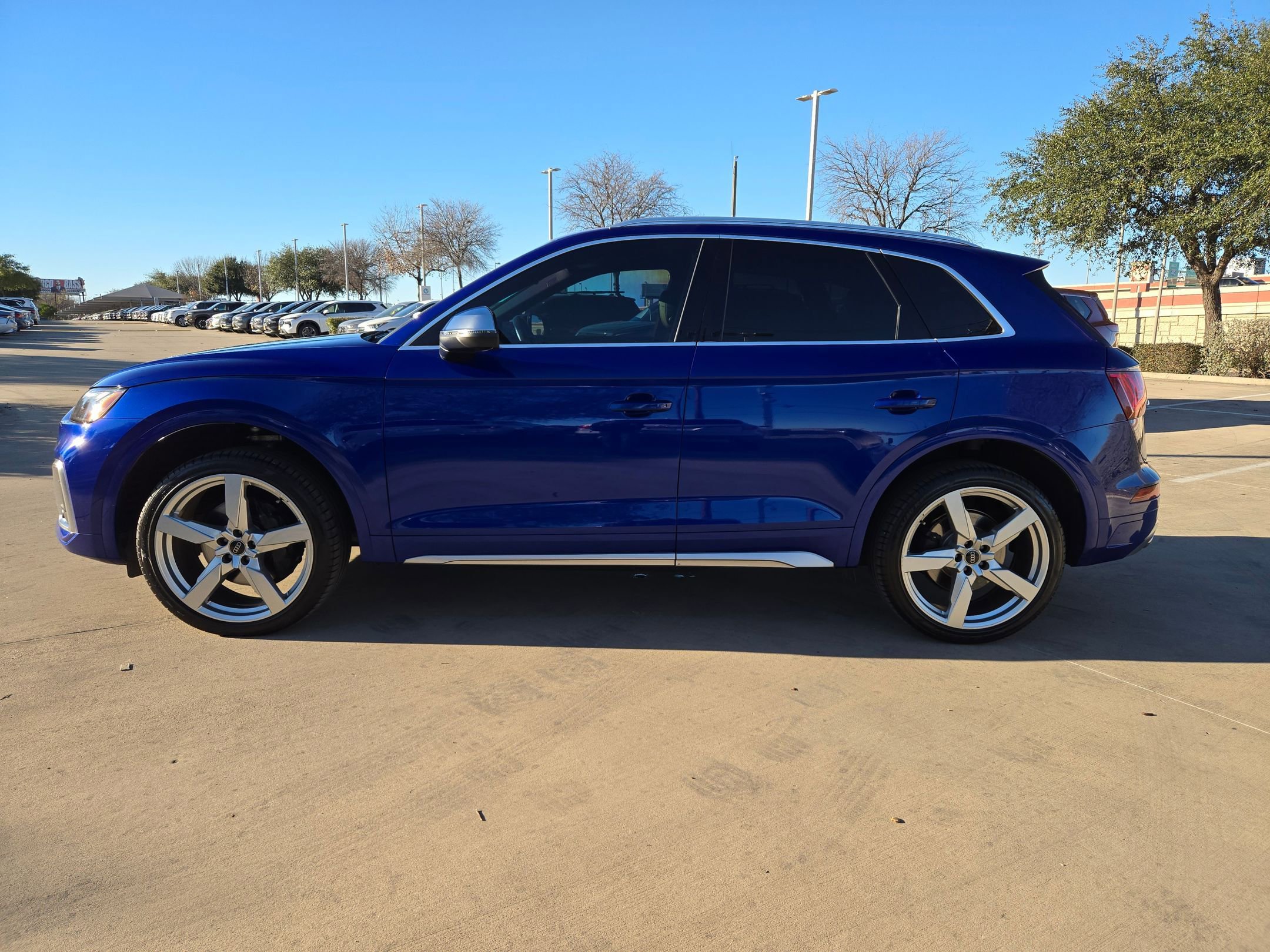 Used 2022 Audi SQ5 Premium Plus w/ Premium Plus Package image 4