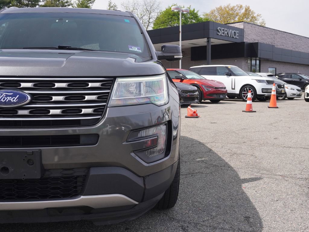 Used 2016 Ford Explorer XLT AWD/4WD image 11