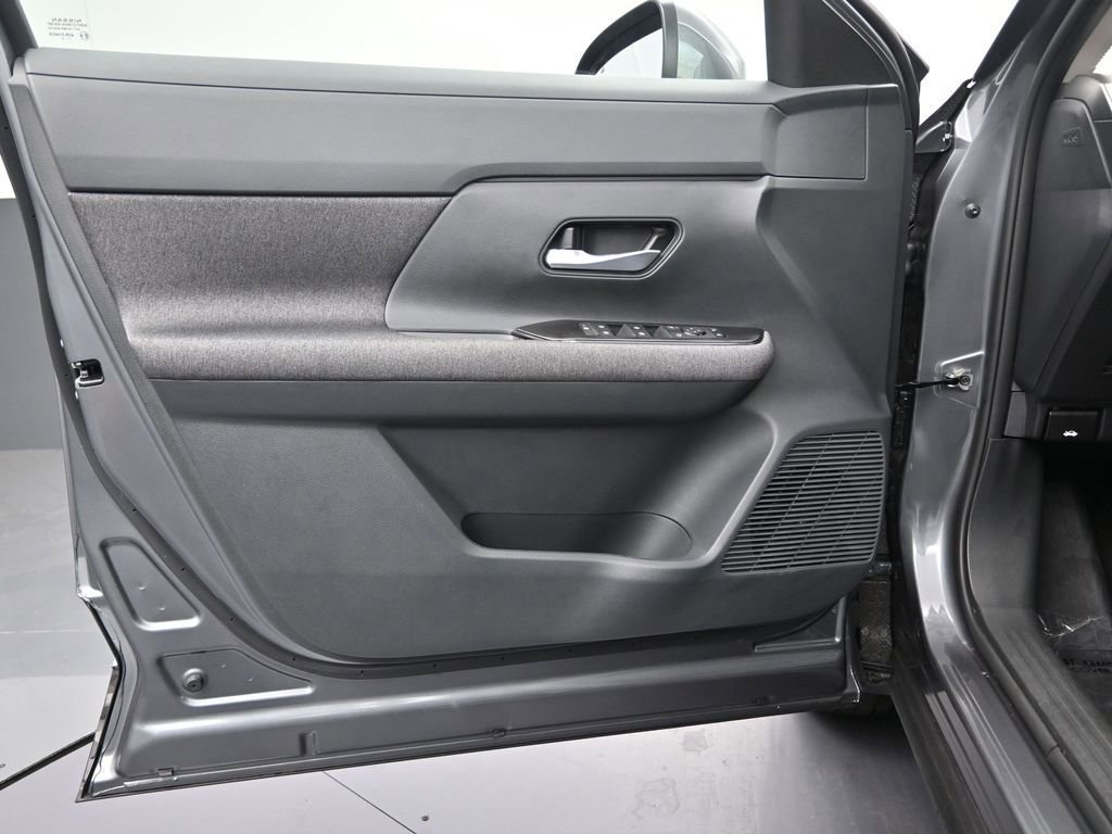 Used 2025 Nissan Kicks SV image 11