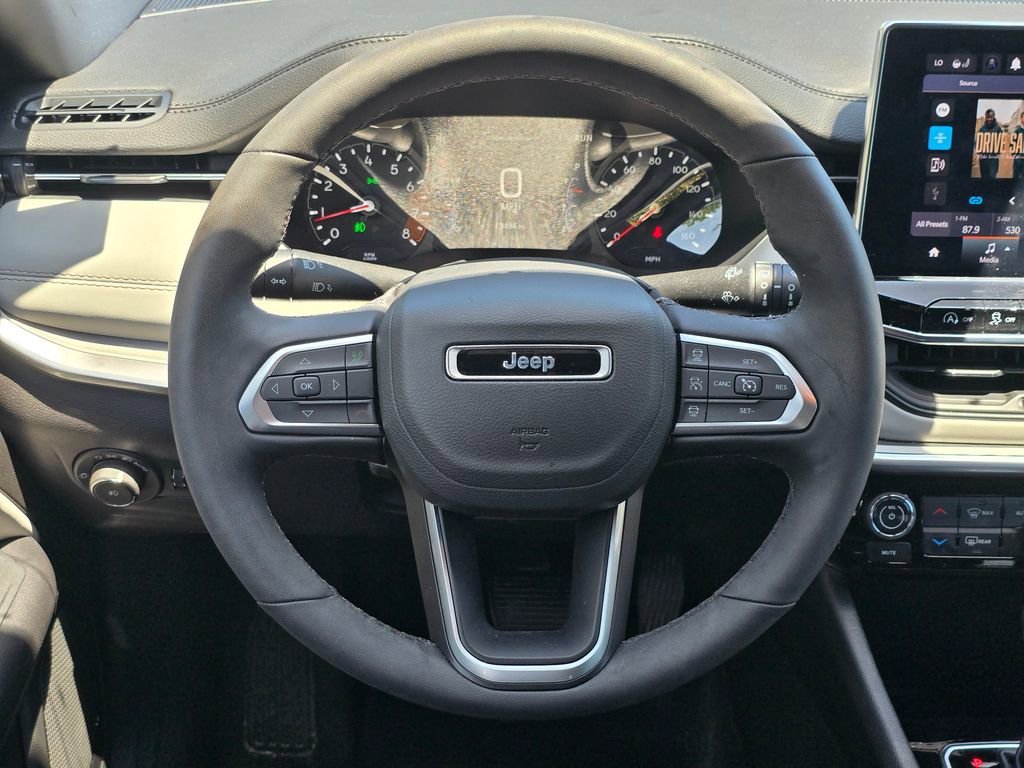 Used 2025 Jeep Compass Limited AWD/4WD image 8