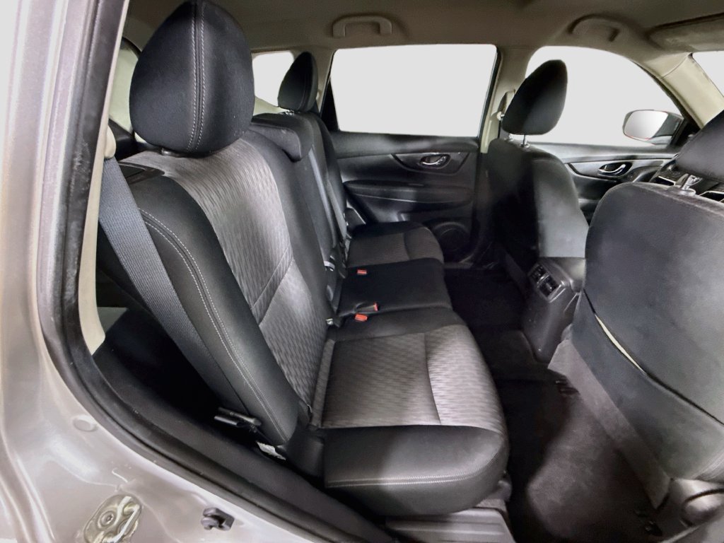 Used 2020 Nissan Rogue S w/ Special Edition Package FWD image 28