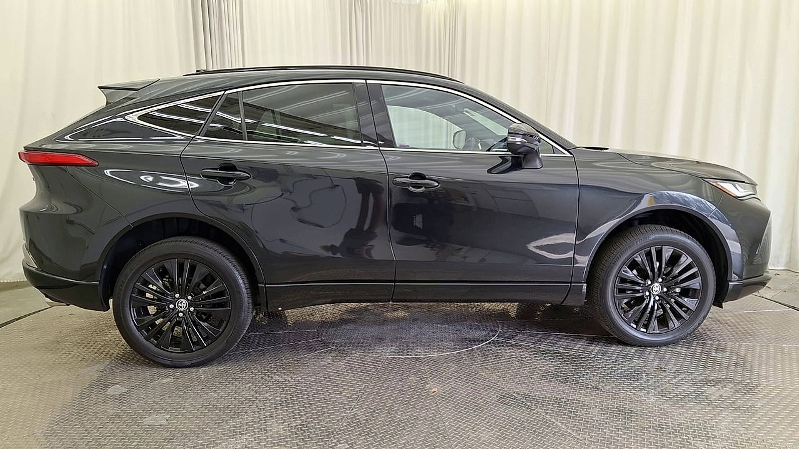 Certified 2024 Toyota Venza Nightshade image 4