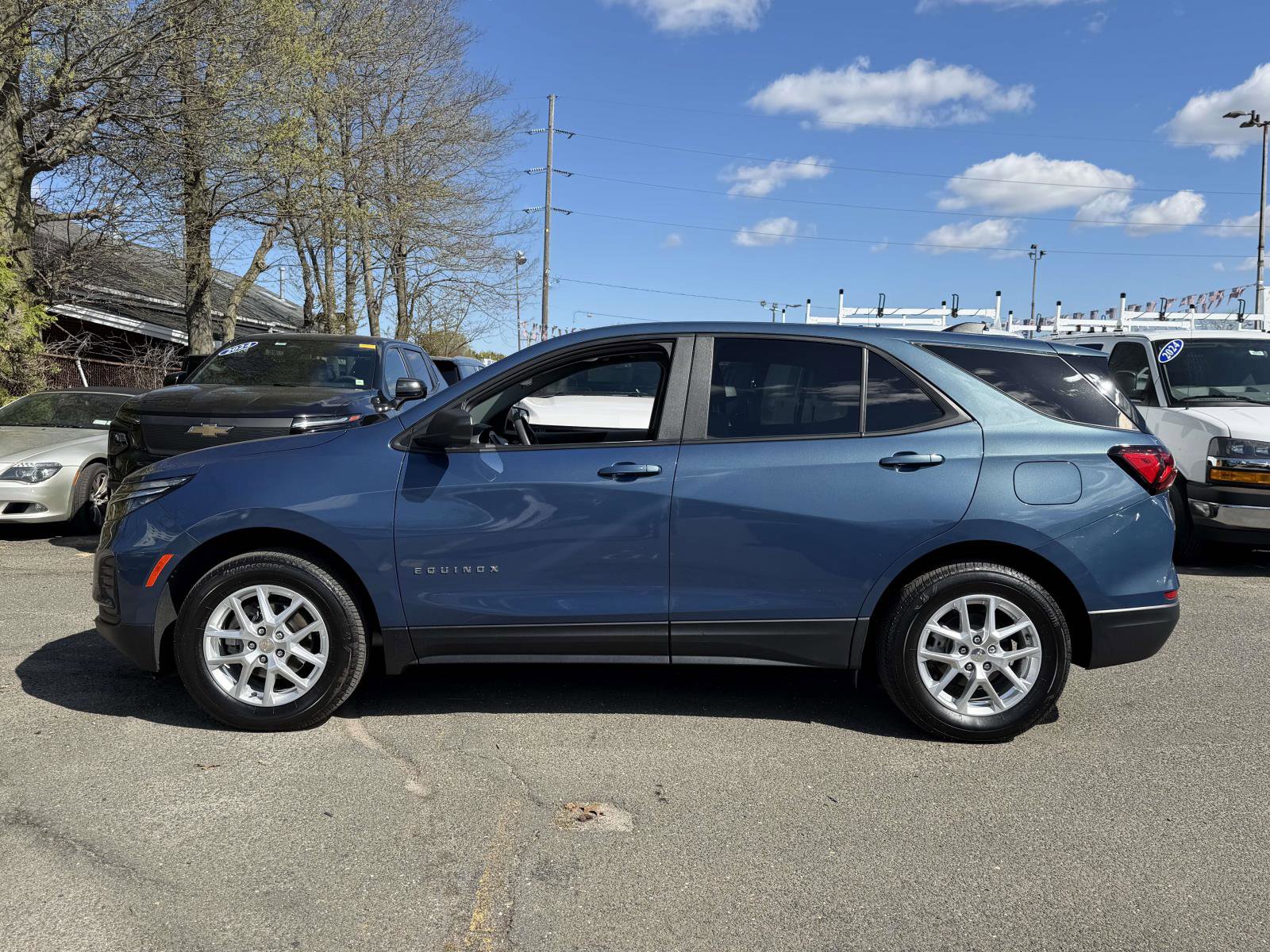 Certified 2024 Chevrolet Equinox LS w/ LS Convenience Package AWD/4WD image 3