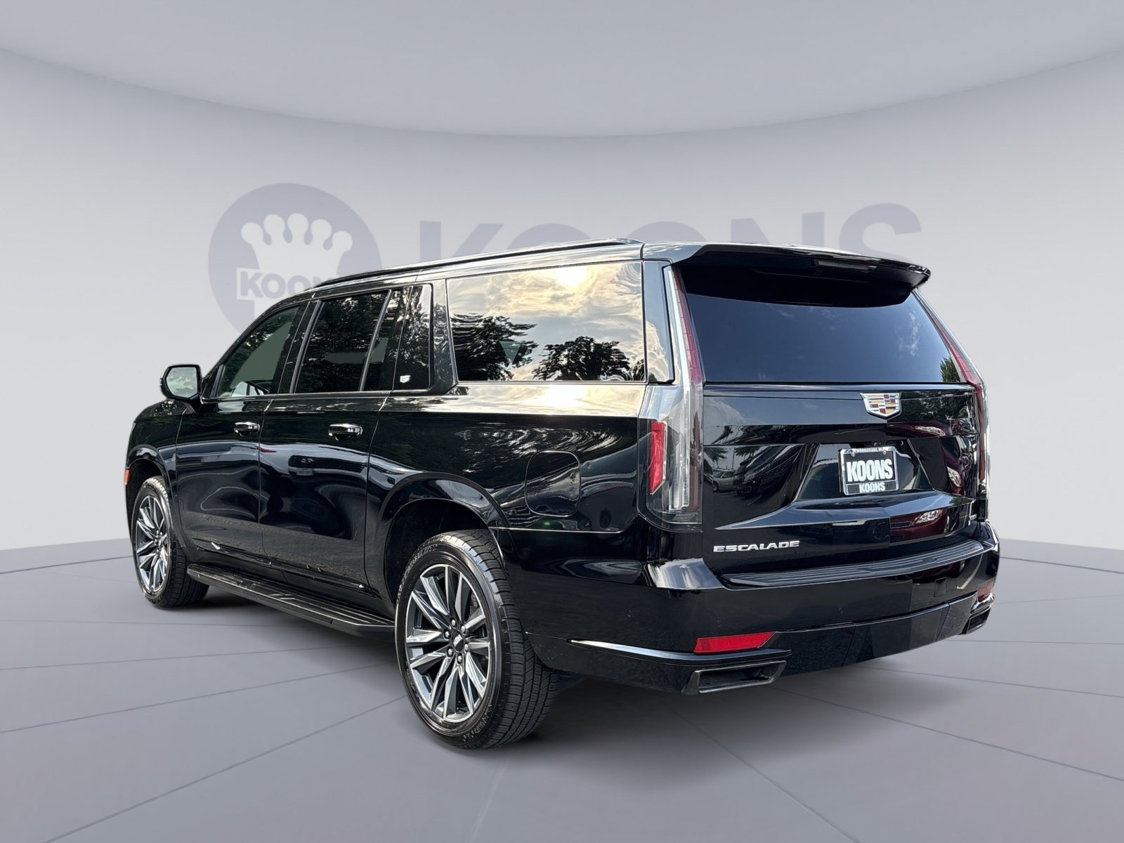 Used 2024 Cadillac Escalade ESV Sport RWD image 4