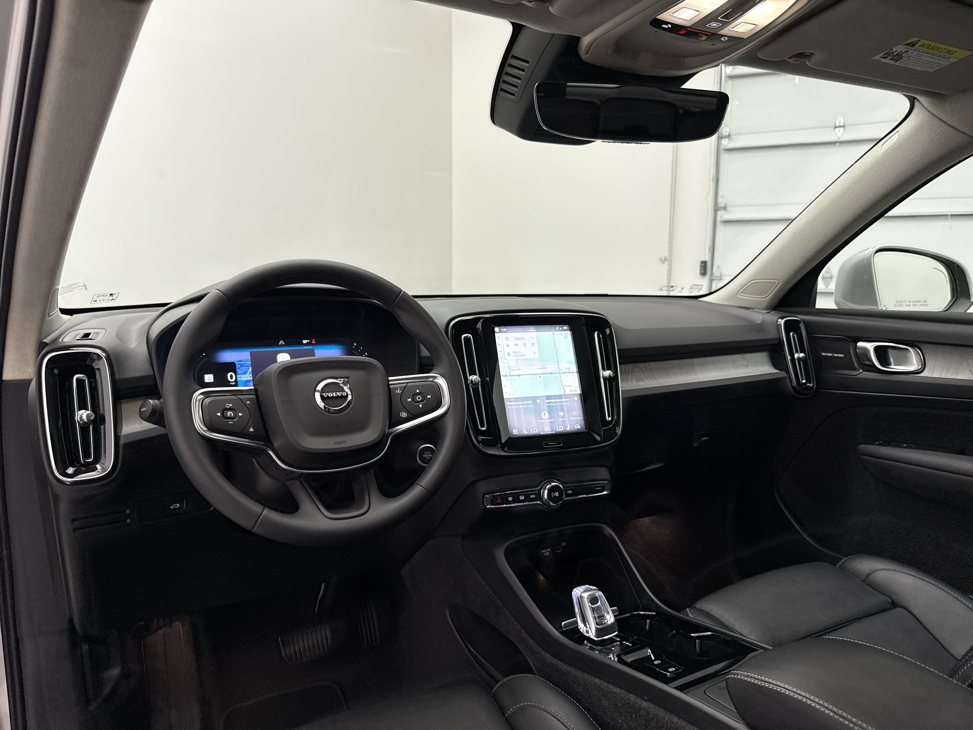 Certified 2024 Volvo XC40 B5 Plus AWD/4WD image 24