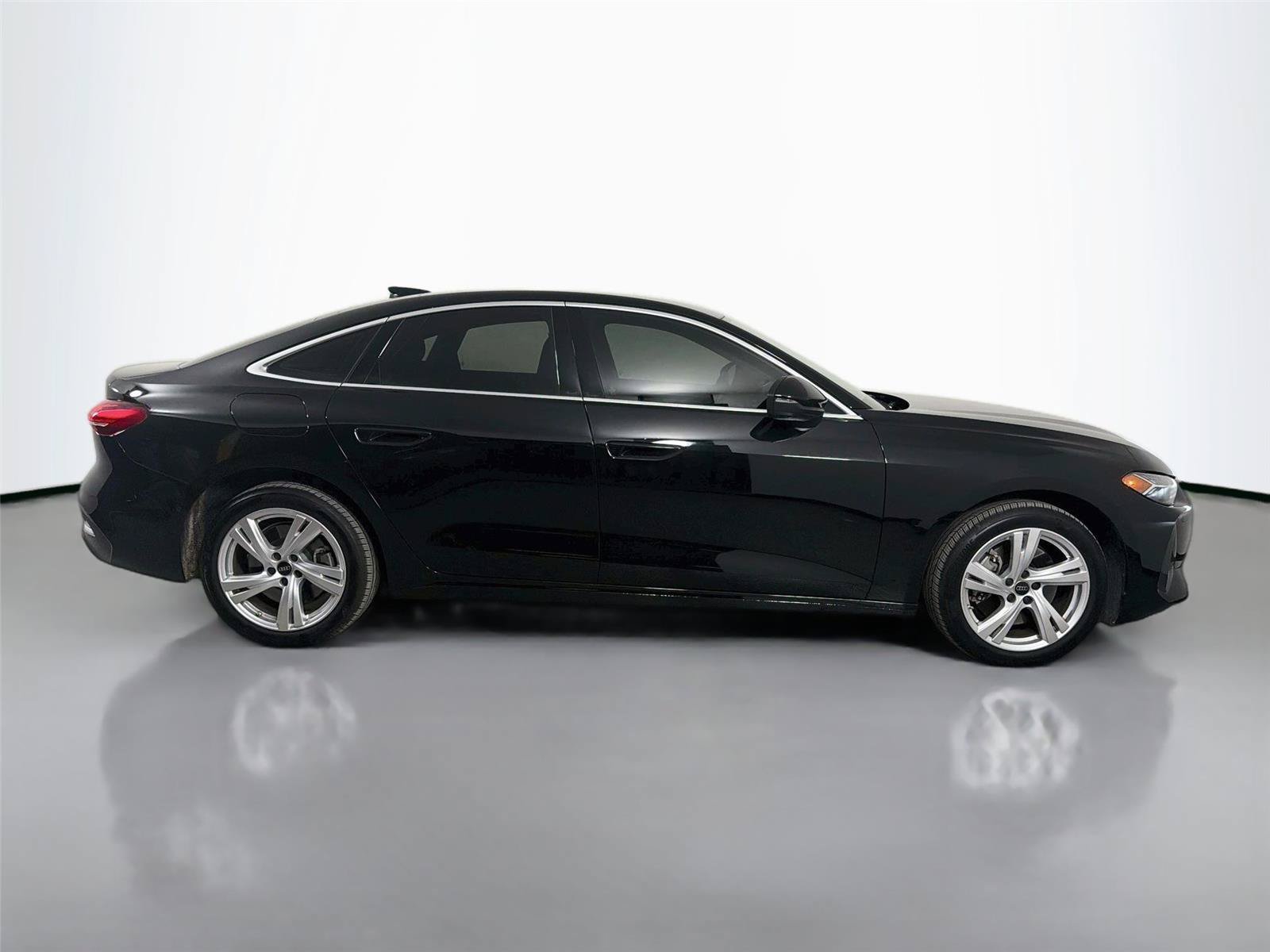 Used 2025 Audi A5 2.0T Premium Plus w/ Premium Plus AWD/4WD image 4