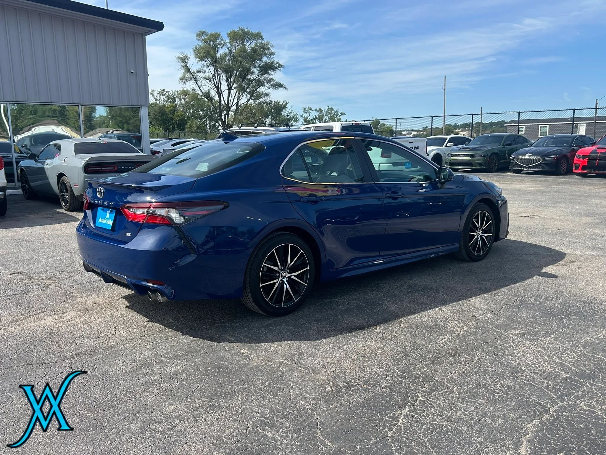 Used 2023 Toyota Camry SE w/ Cold Weather Package FWD image 7