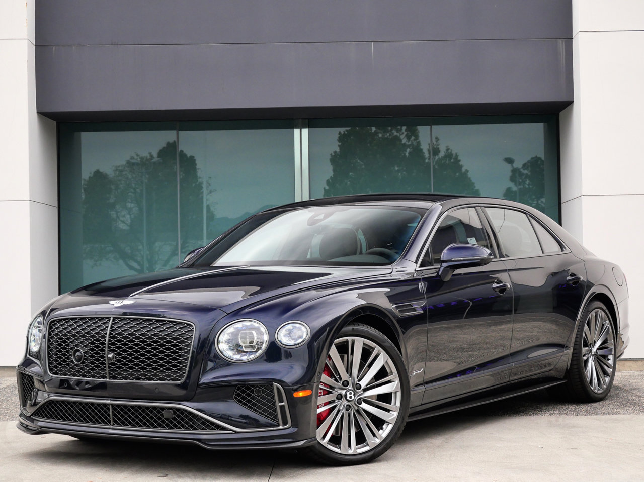 Used 2025 Bentley Flying Spur Plug-In Hybrid AWD/4WD image 14