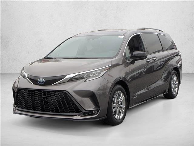 Used 2021 Toyota Sienna XSE image 3