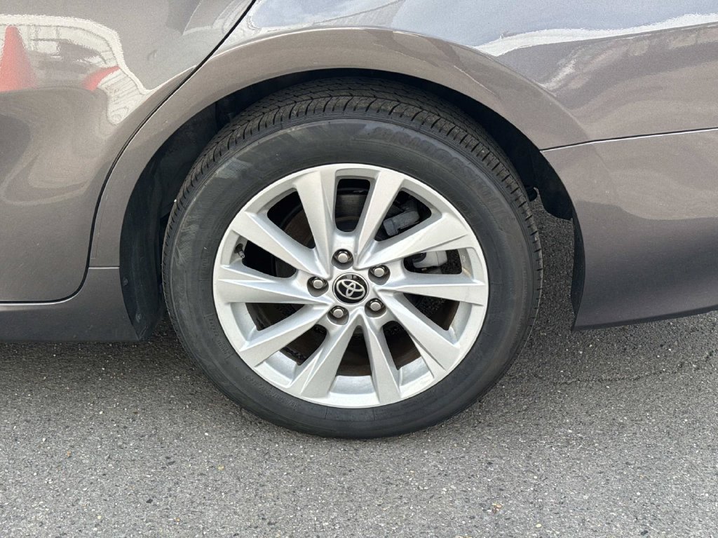 Used 2022 Toyota Camry LE w/ Convenience Package FWD image 6