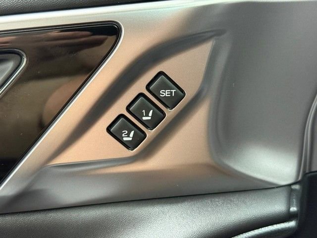 Used 2025 Subaru Outback Limited AWD/4WD image 14