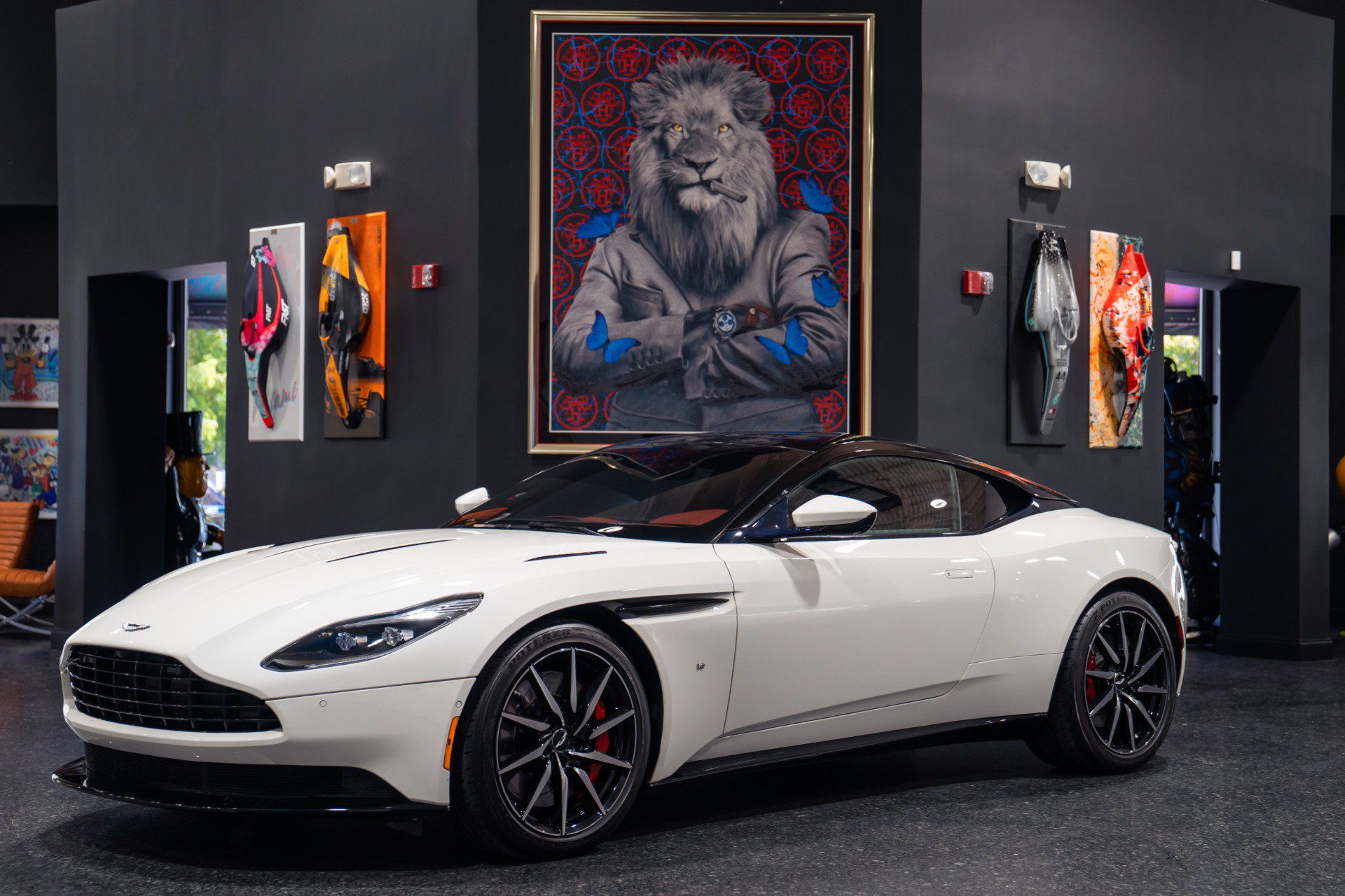 Used 2018 Aston Martin DB11 V12 RWD image 1