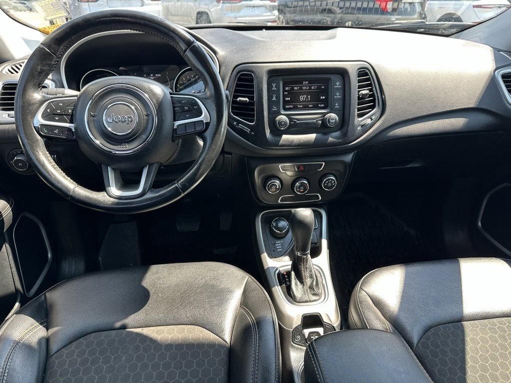 Used 2018 Jeep Compass Latitude image 4