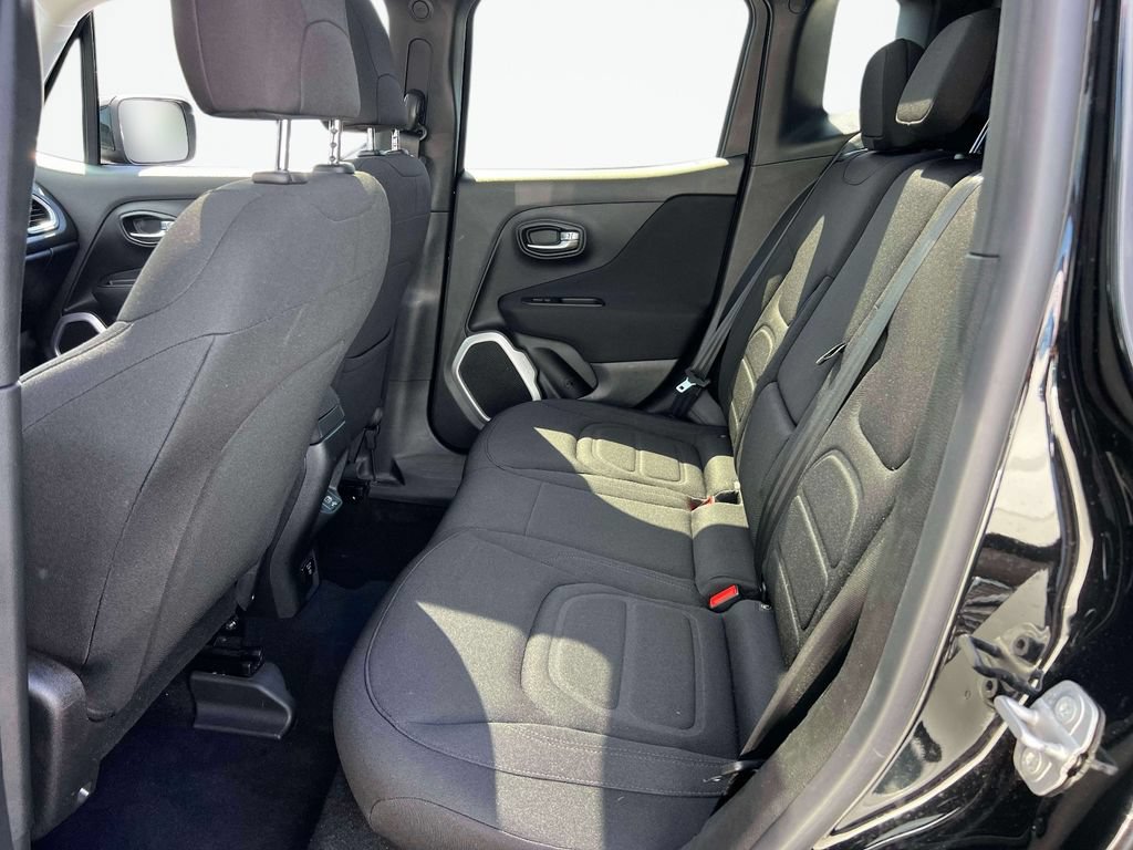 Used 2018 Jeep Renegade Latitude w/ Cold Weather Group AWD/4WD image 11