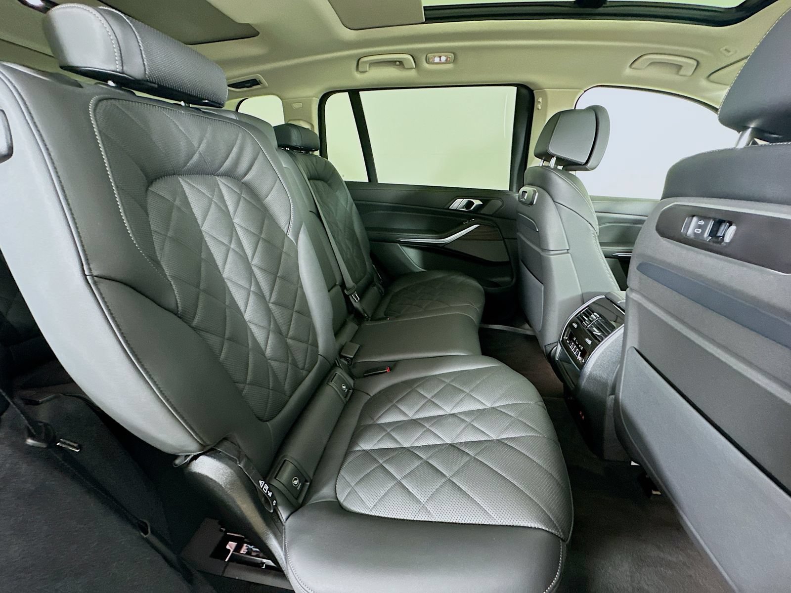 New 2027 BMW X7 xDrive40i w/ Premium Package AWD/4WD image 41