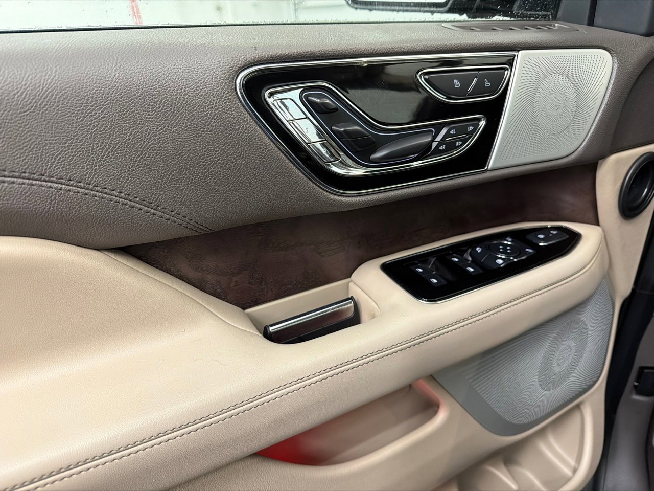 Used 2022 Lincoln Navigator Reserve image 38