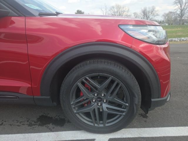 Certified 2025 Ford Explorer ST image 4