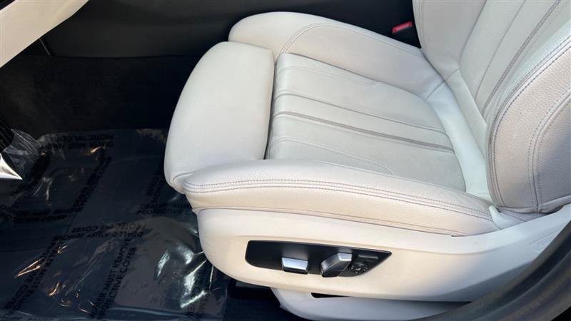 Used 2018 BMW 530e RWD image 38