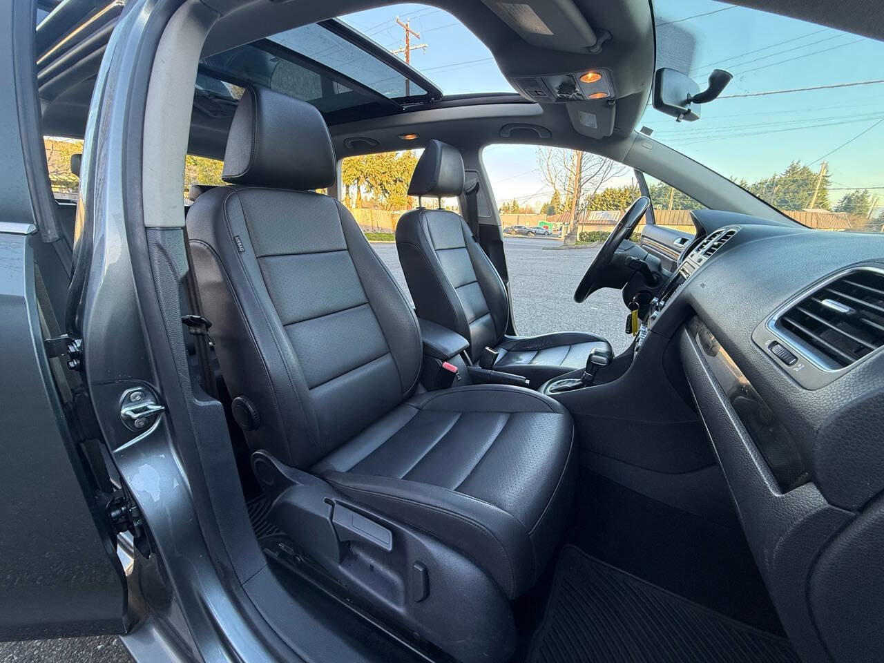 Used 2010 Volkswagen Jetta TDI FWD image 41