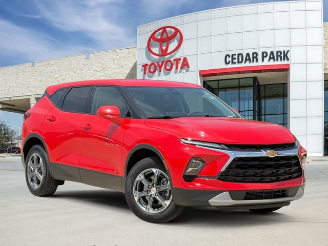 Used 2025 Chevrolet Blazer LT FWD image 1