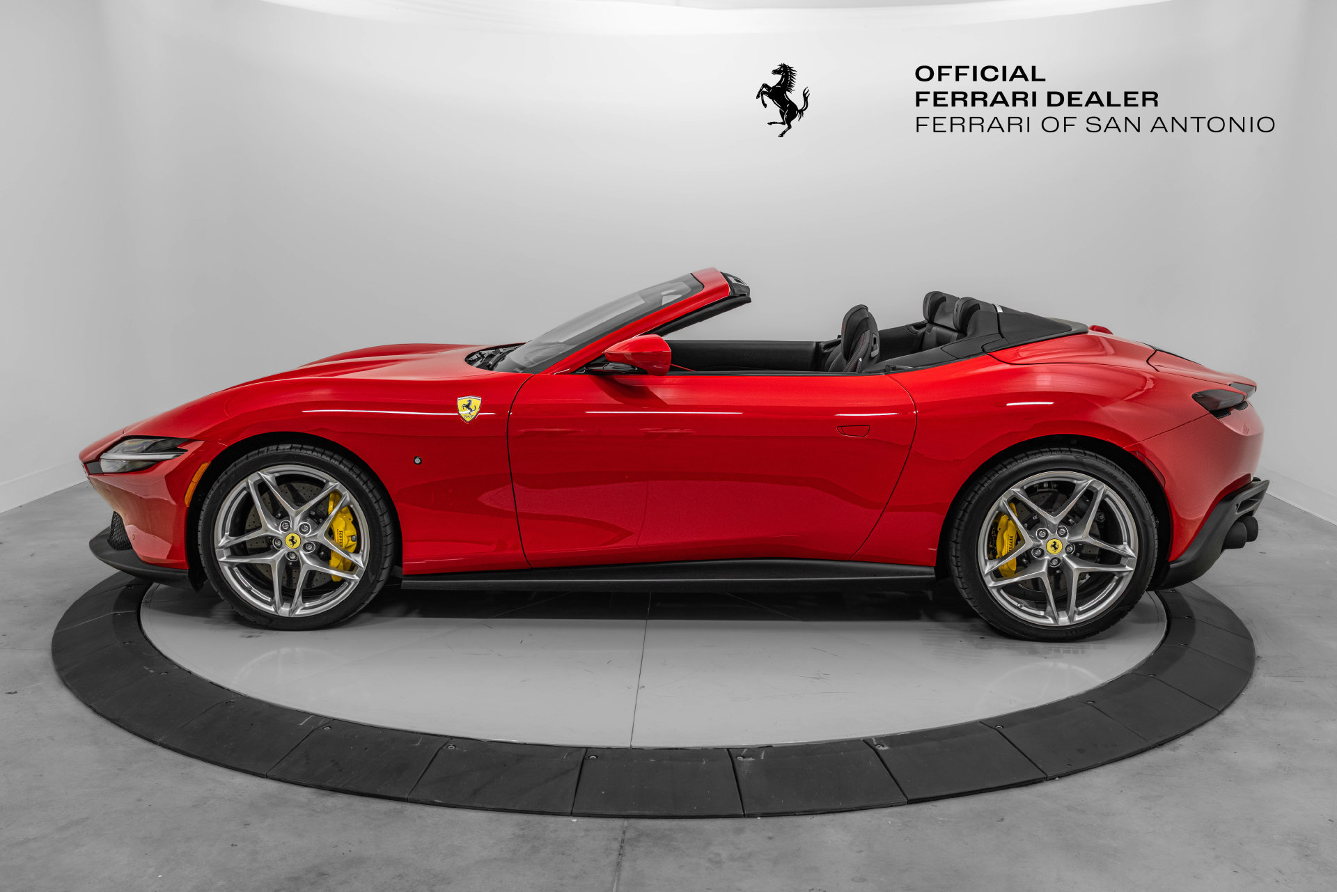 Certified 2026 Ferrari Roma Spider RWD image 3