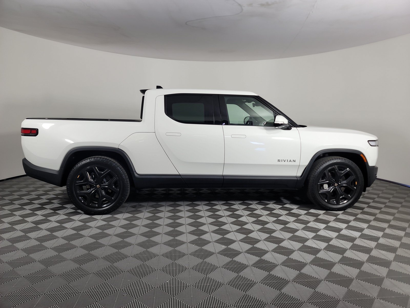 Used 2024 Rivian R1T Adventure AWD/4WD image 6