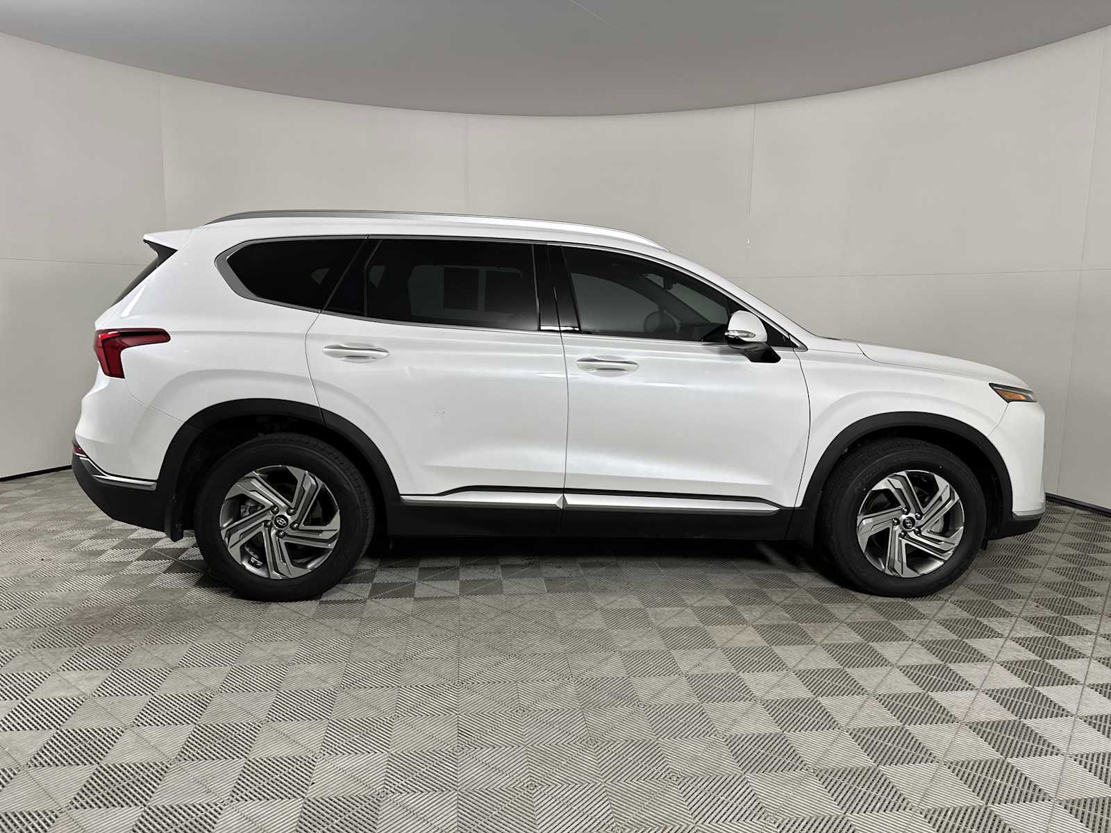 Certified 2022 Hyundai Santa Fe SEL w/ Convenience + Premium Package FWD image 9