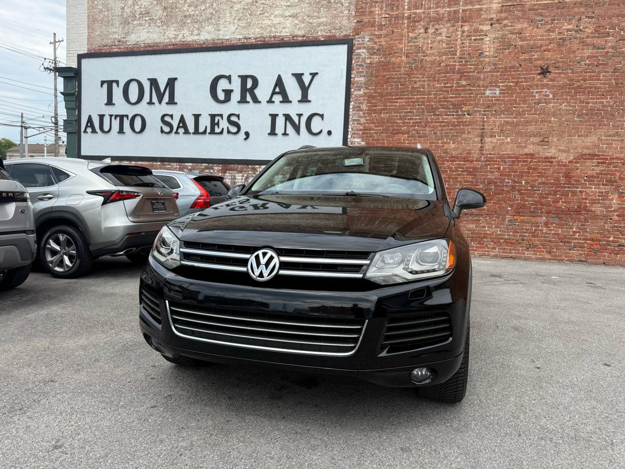 Used 2014 Volkswagen Touareg TDI AWD/4WD image 1