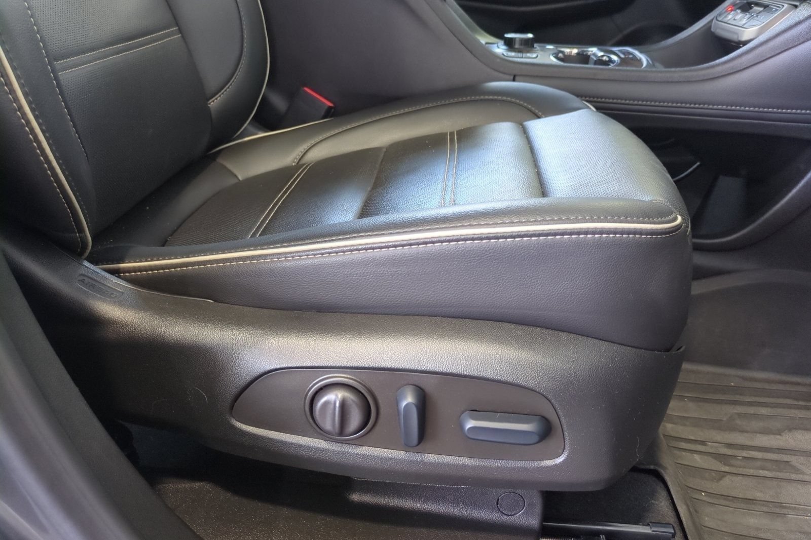 Used 2023 GMC Acadia Denali w/ Denali Ultimate Package AWD/4WD image 23