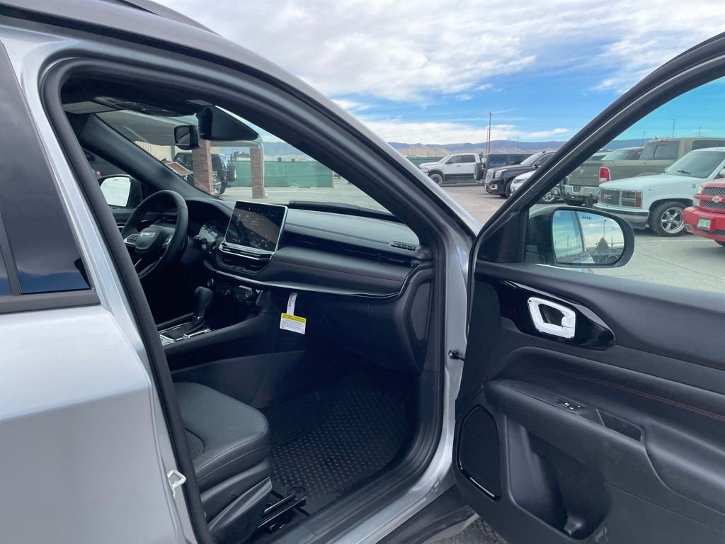 Used 2024 Jeep Compass Trailhawk w/ Trailhawk Convenience Group image 24