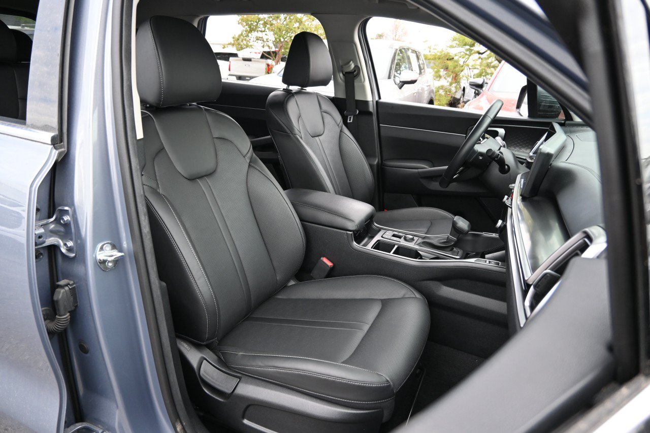 Used 2025 Kia Sorento S AWD/4WD image 27