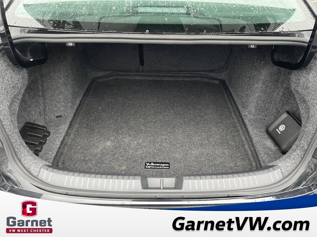 Certified 2025 Volkswagen Jetta SE image 28
