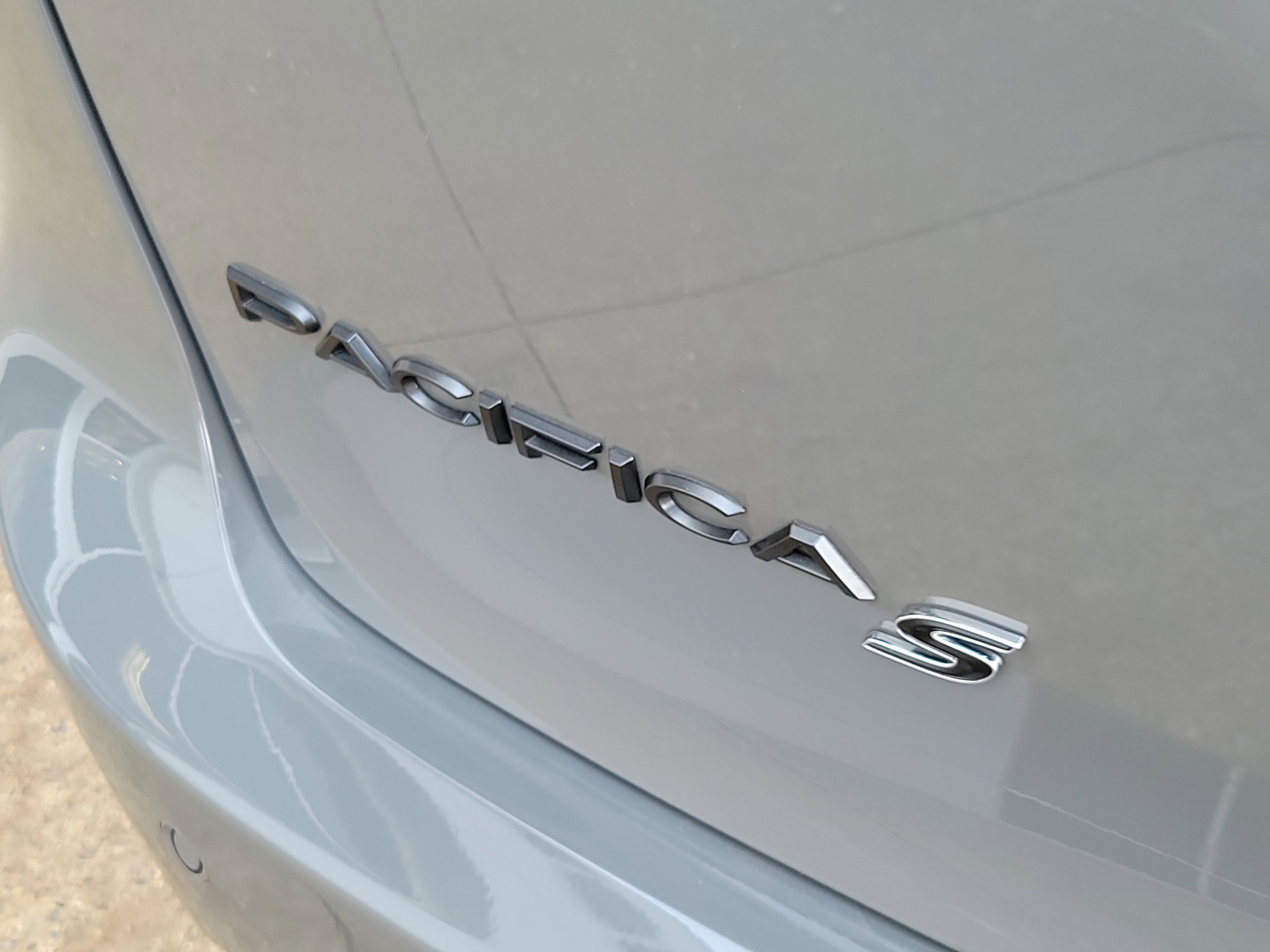 Used 2025 Chrysler Pacifica Premium image 21