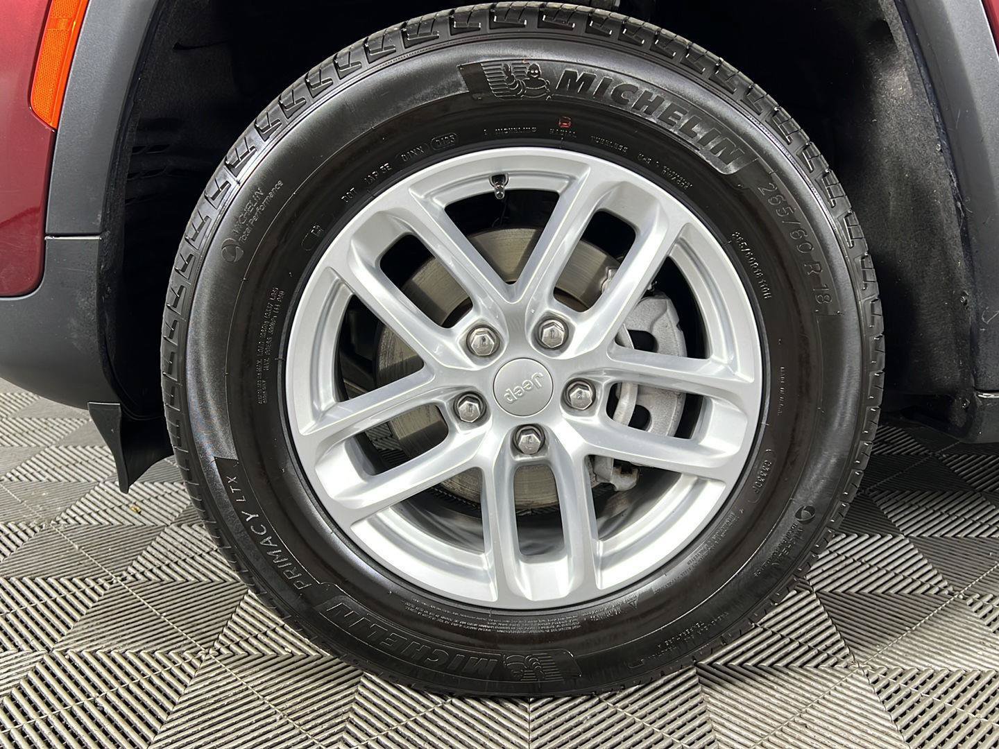 Used 2024 Jeep Grand Cherokee Altitude AWD/4WD image 24
