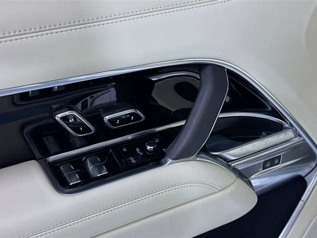 New 2026 Land Rover Range Rover SE image 25