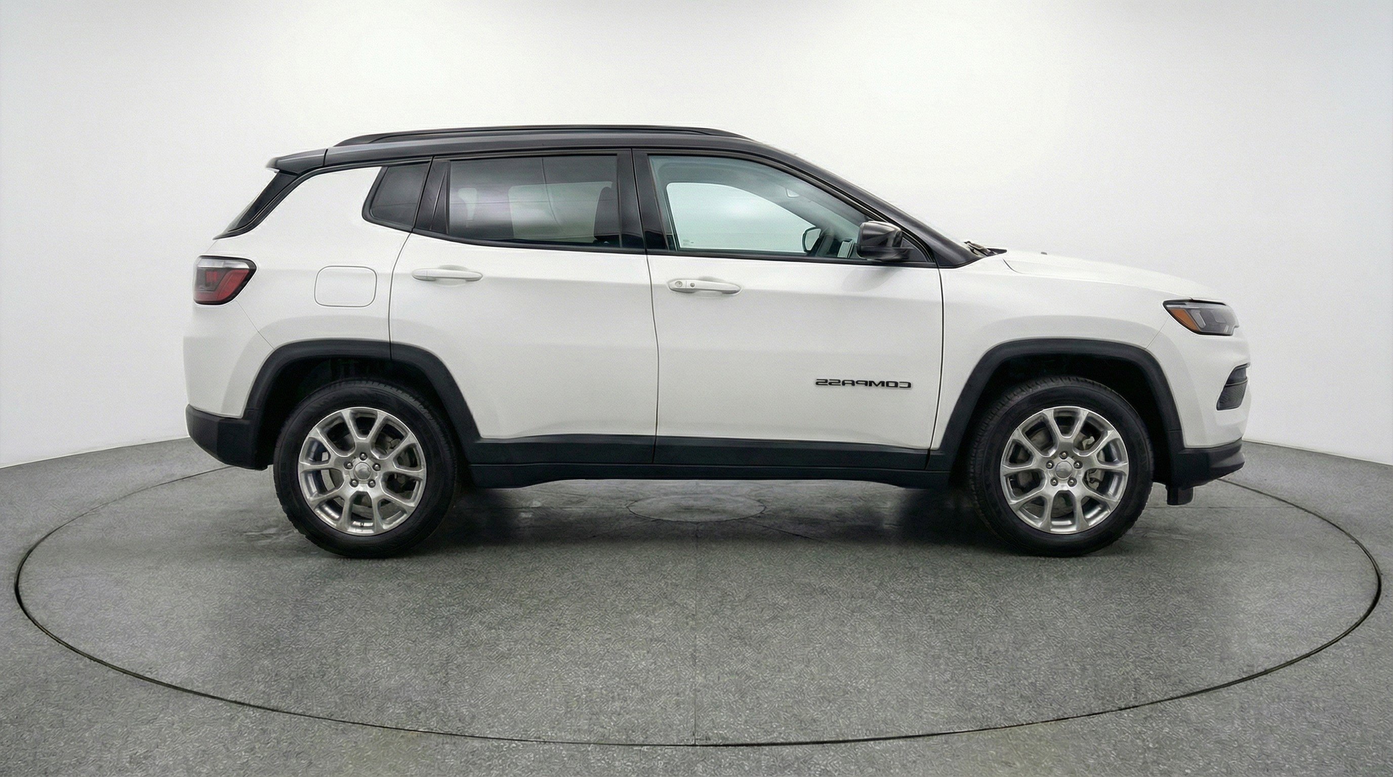 Used 2025 Jeep Compass Limited AWD/4WD image 11