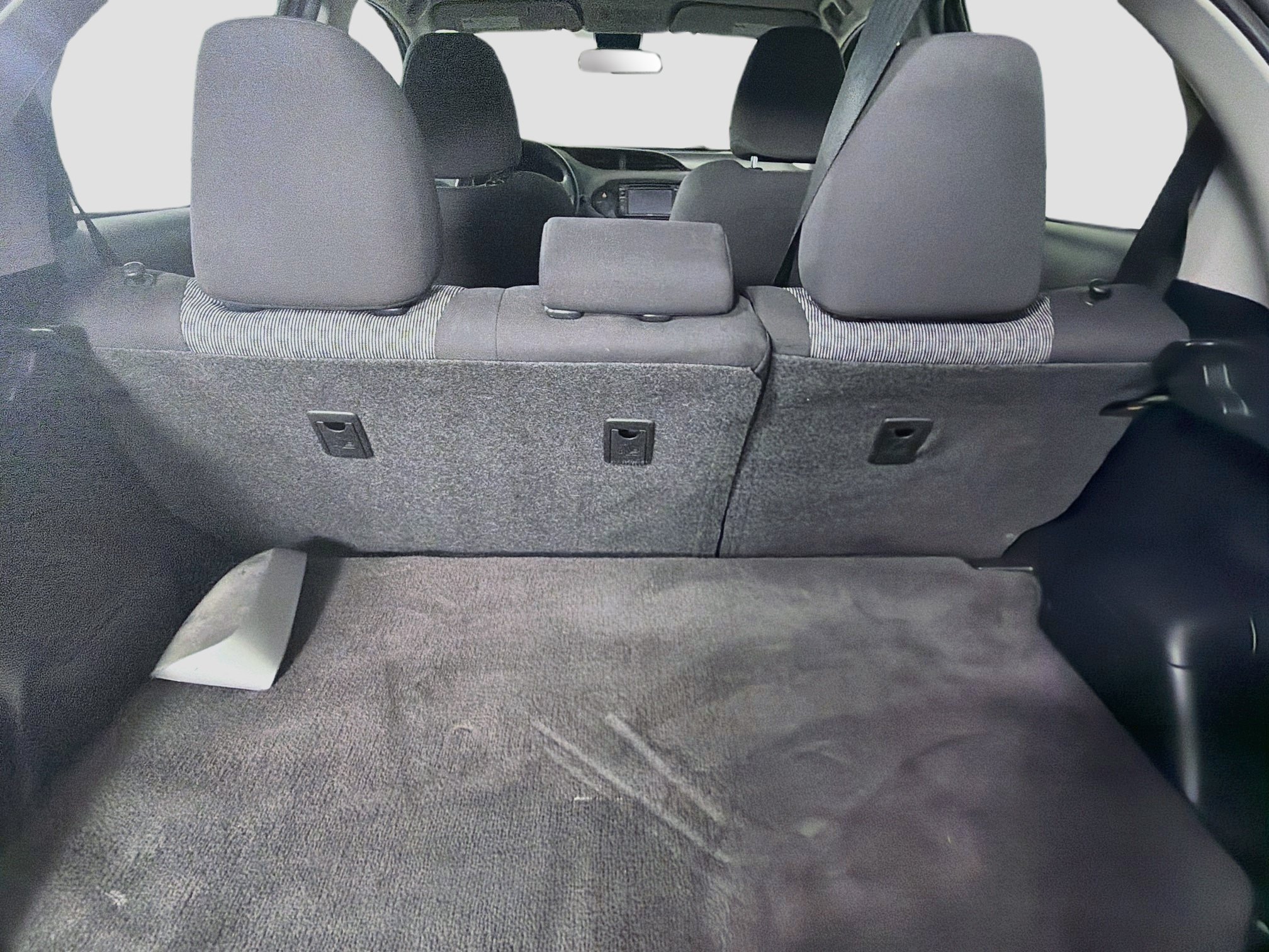 Used 2017 Toyota Yaris L w/ Carpet Mat Package FWD image 25