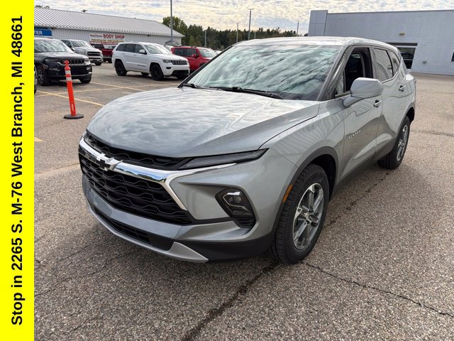 Used 2025 Chevrolet Blazer LT w/ Driver Confidence Package AWD/4WD image 6