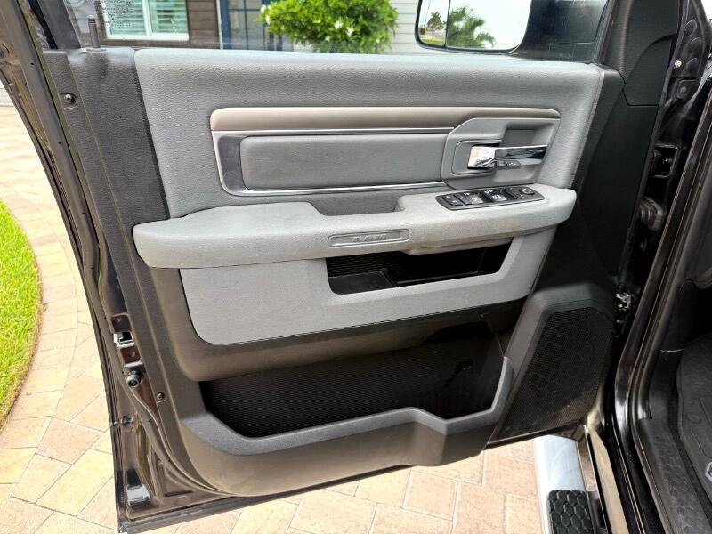 Used 2018 RAM 1500 Classic SLT image 17