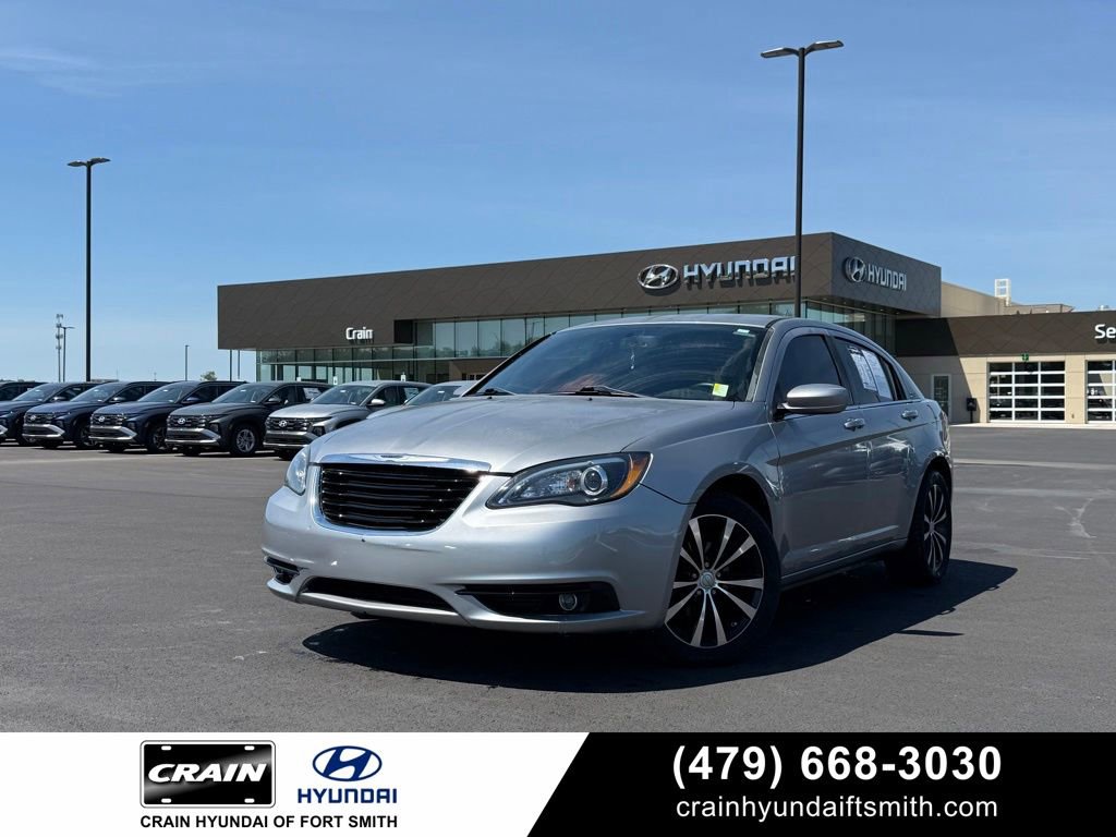 Used 2013 Chrysler 200 Touring w/ S Exterior Appearance Pkg FWD image 1