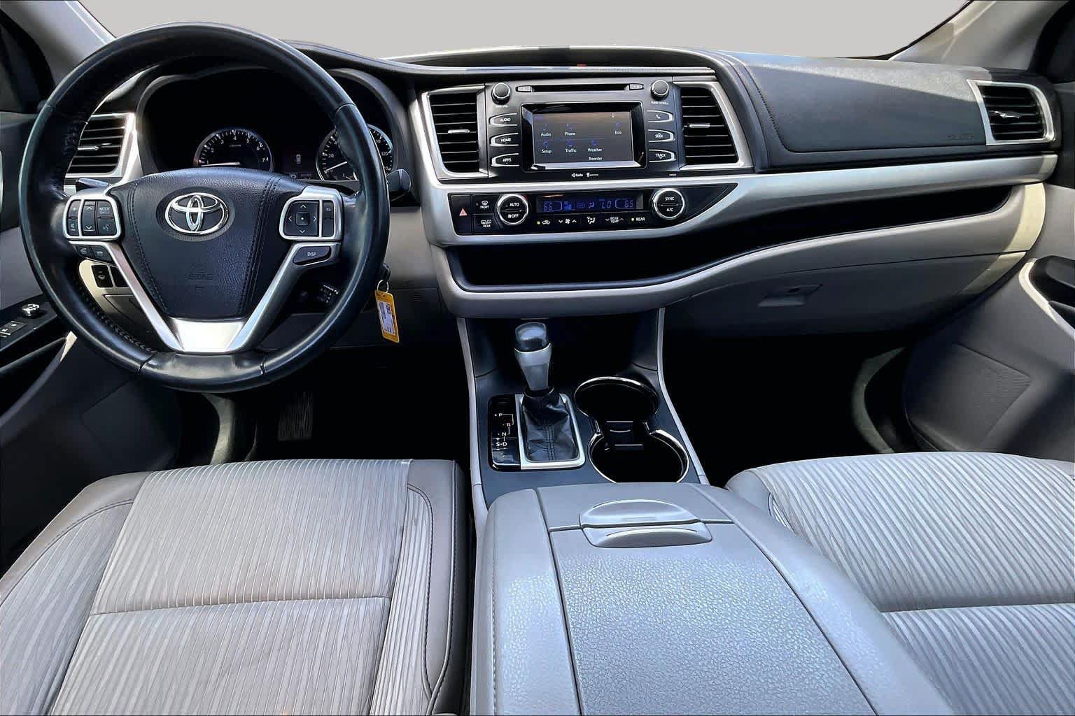 Used 2015 Toyota Highlander Plus FWD image 14
