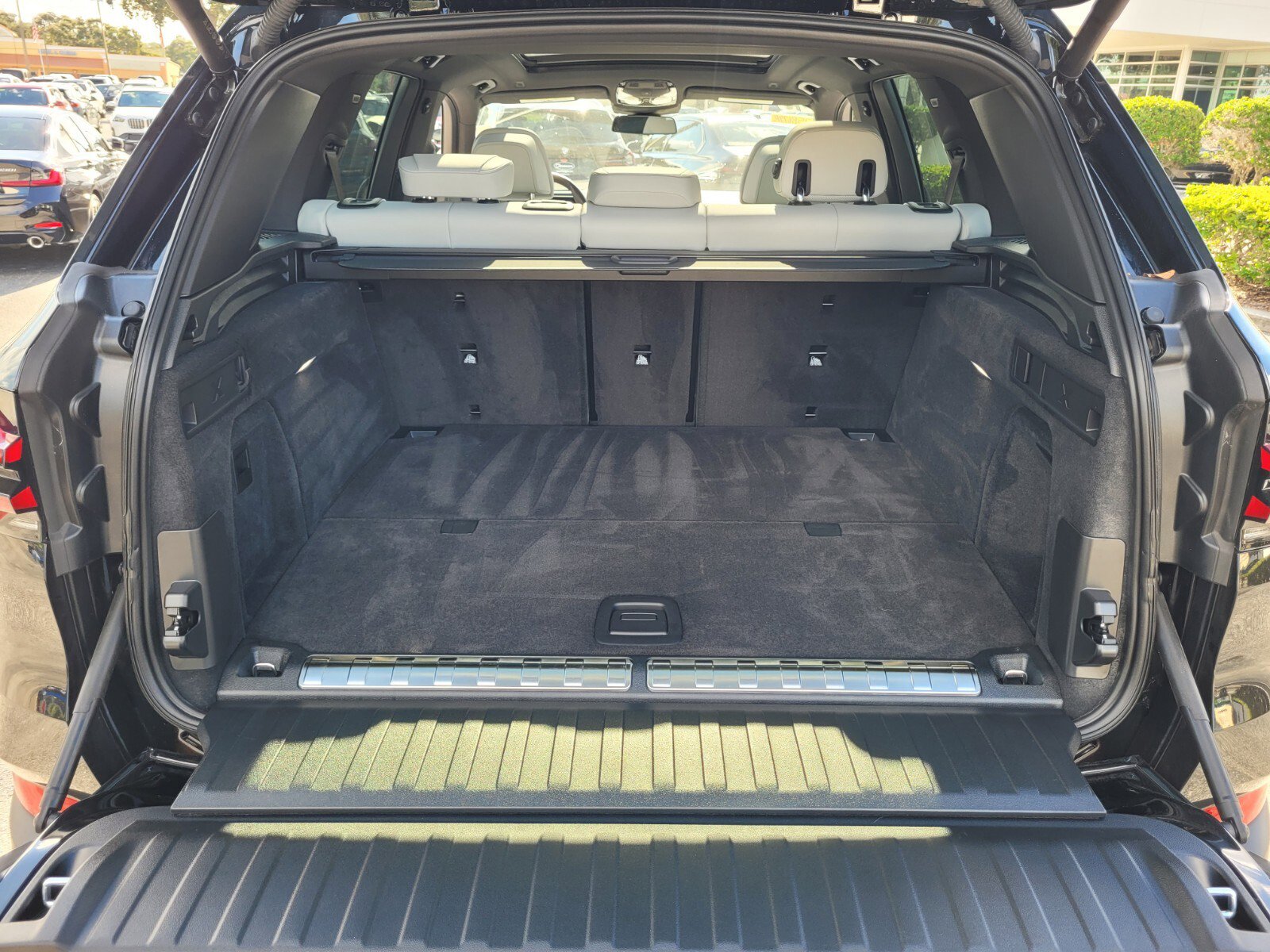 New 2025 BMW X5 xDrive50e w/ Climate Comfort Package image 15