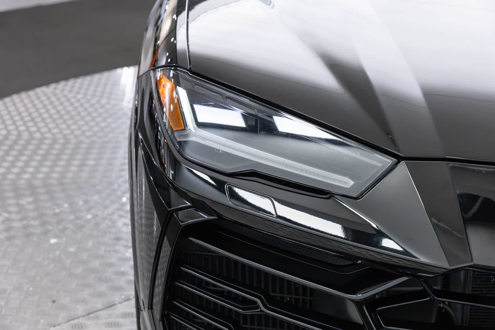 Used 2022 Lamborghini Urus AWD/4WD image 60