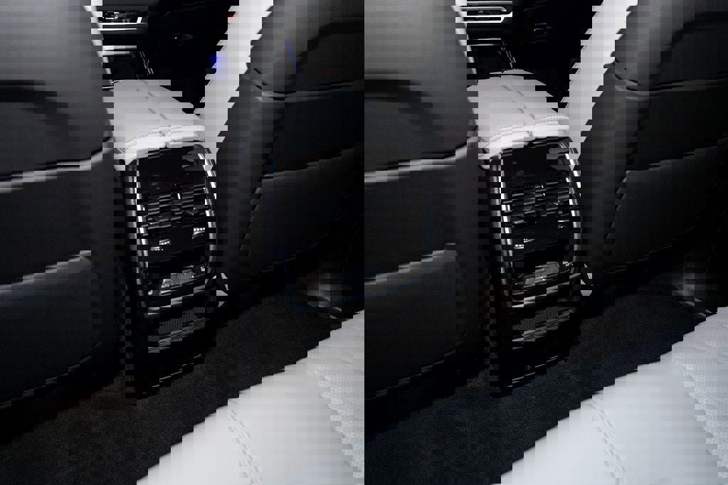 New 2026 BMW X5 xDrive50e w/ Climate Comfort Package image 37