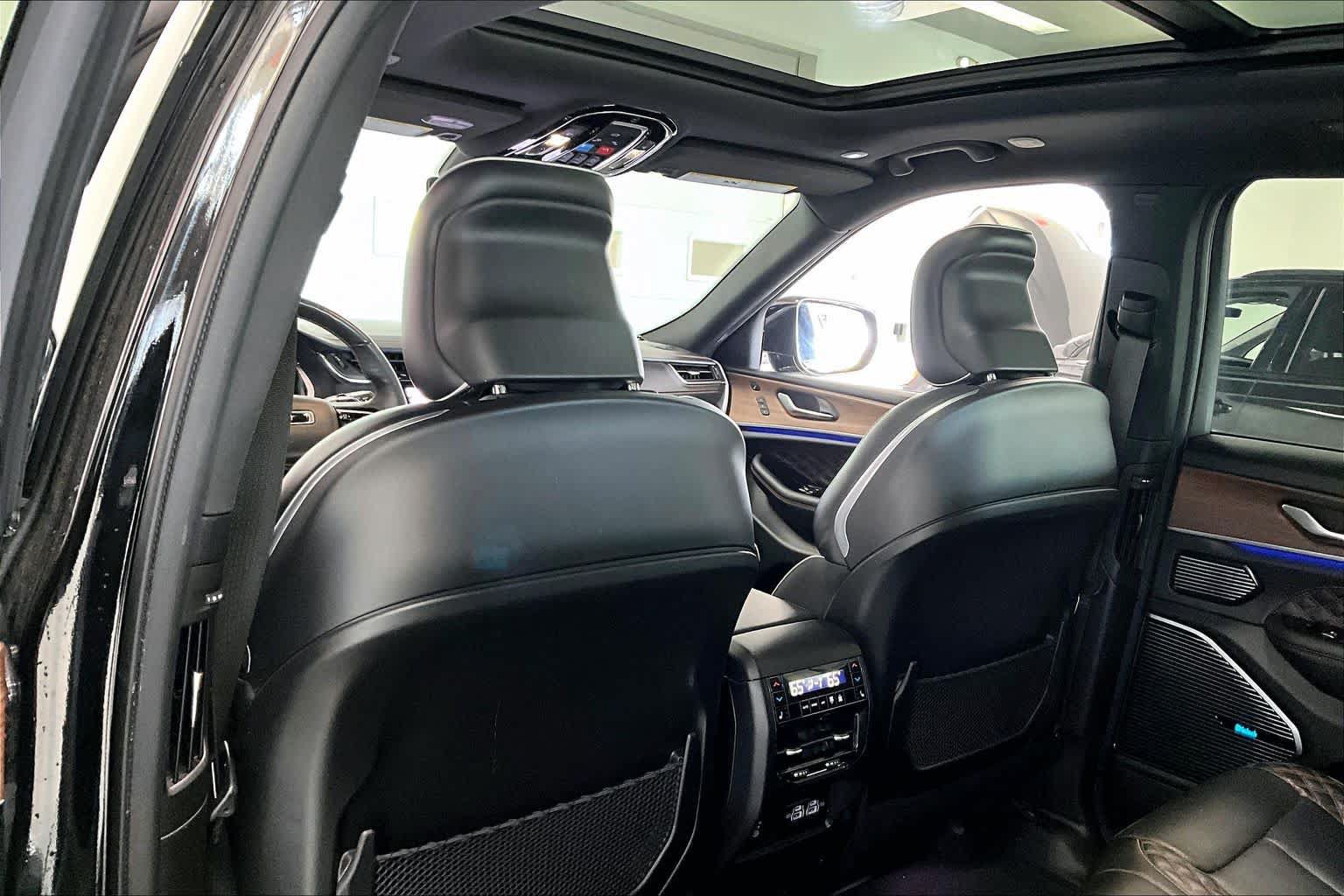 Used 2022 Jeep Grand Cherokee Summit AWD/4WD image 10