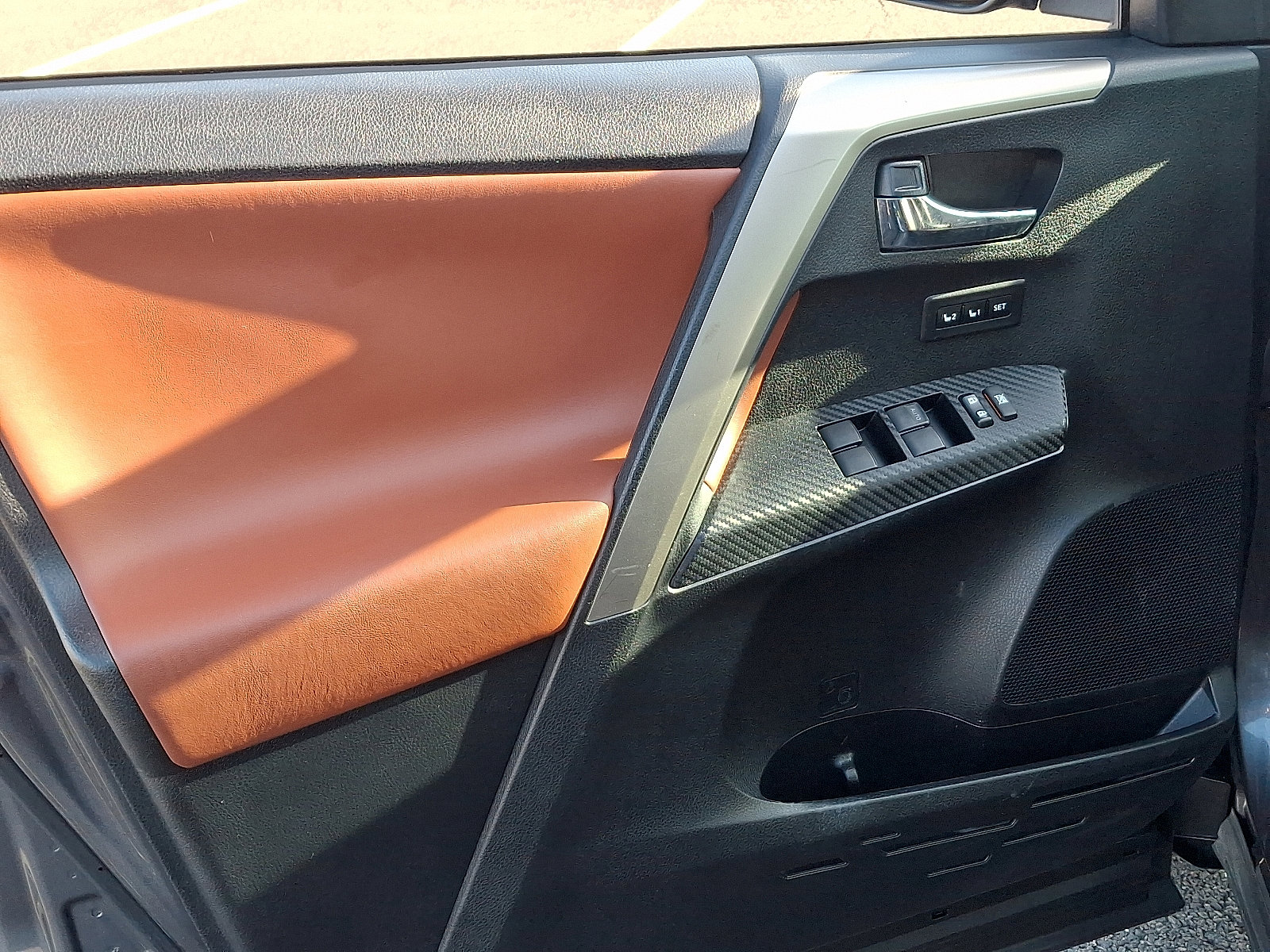 Used 2015 Toyota RAV4 Limited image 12