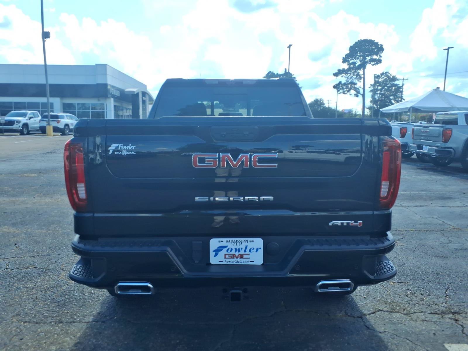 Used 2024 GMC Sierra 1500 AT4 w/ Technology Package AWD/4WD image 4