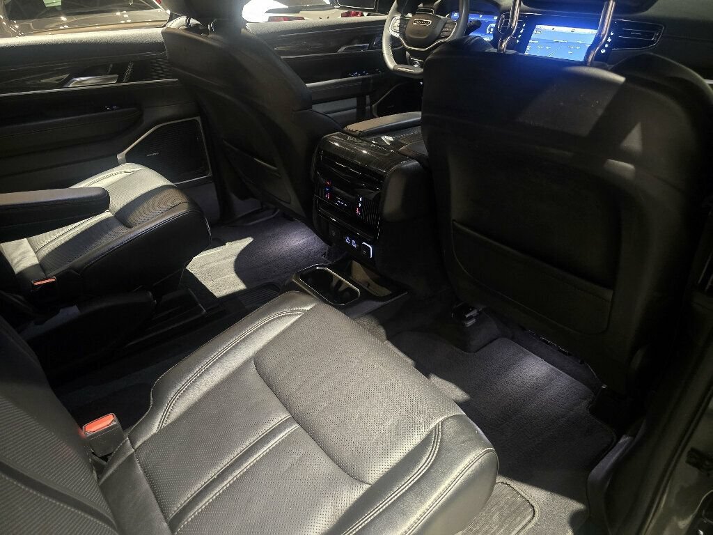Used 2022 Jeep Wagoneer Series III w/ Flexible Seating Group AWD/4WD image 21