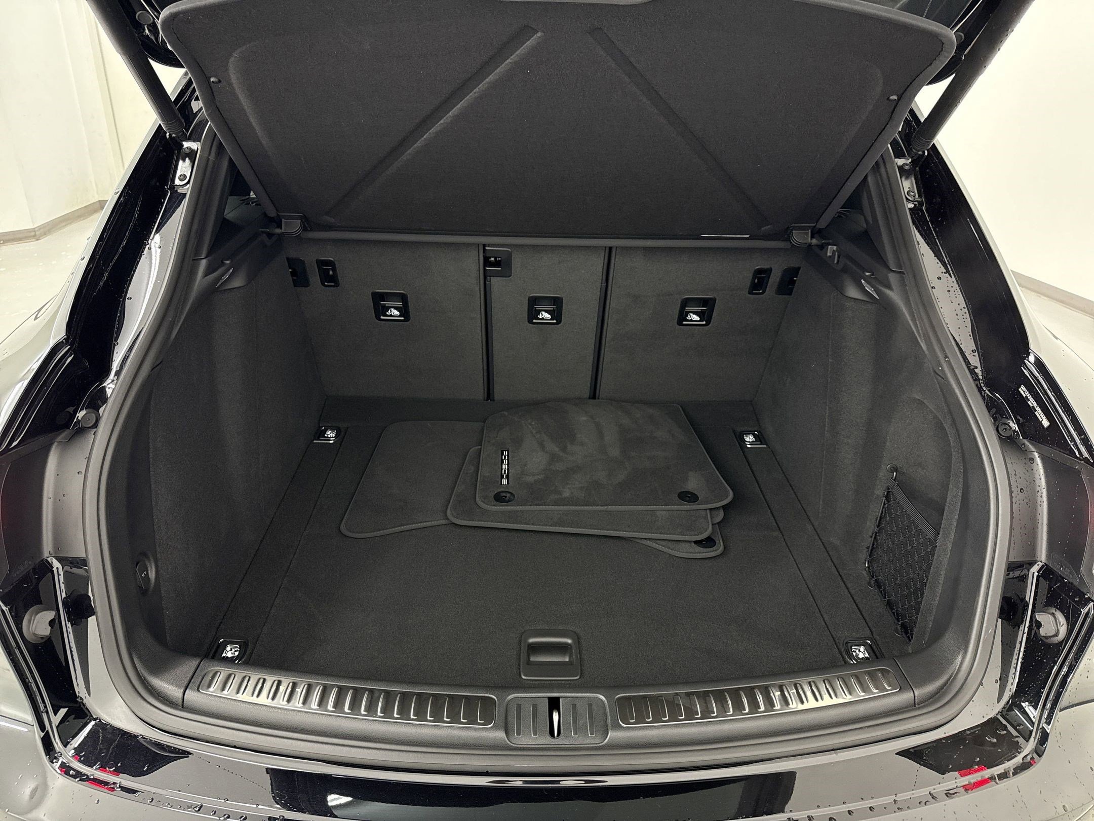 Used 2025 Porsche Macan Turbo image 34