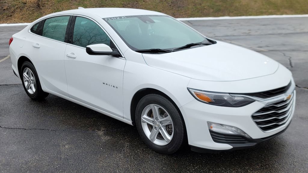 Used 2023 Chevrolet Malibu LT image 2